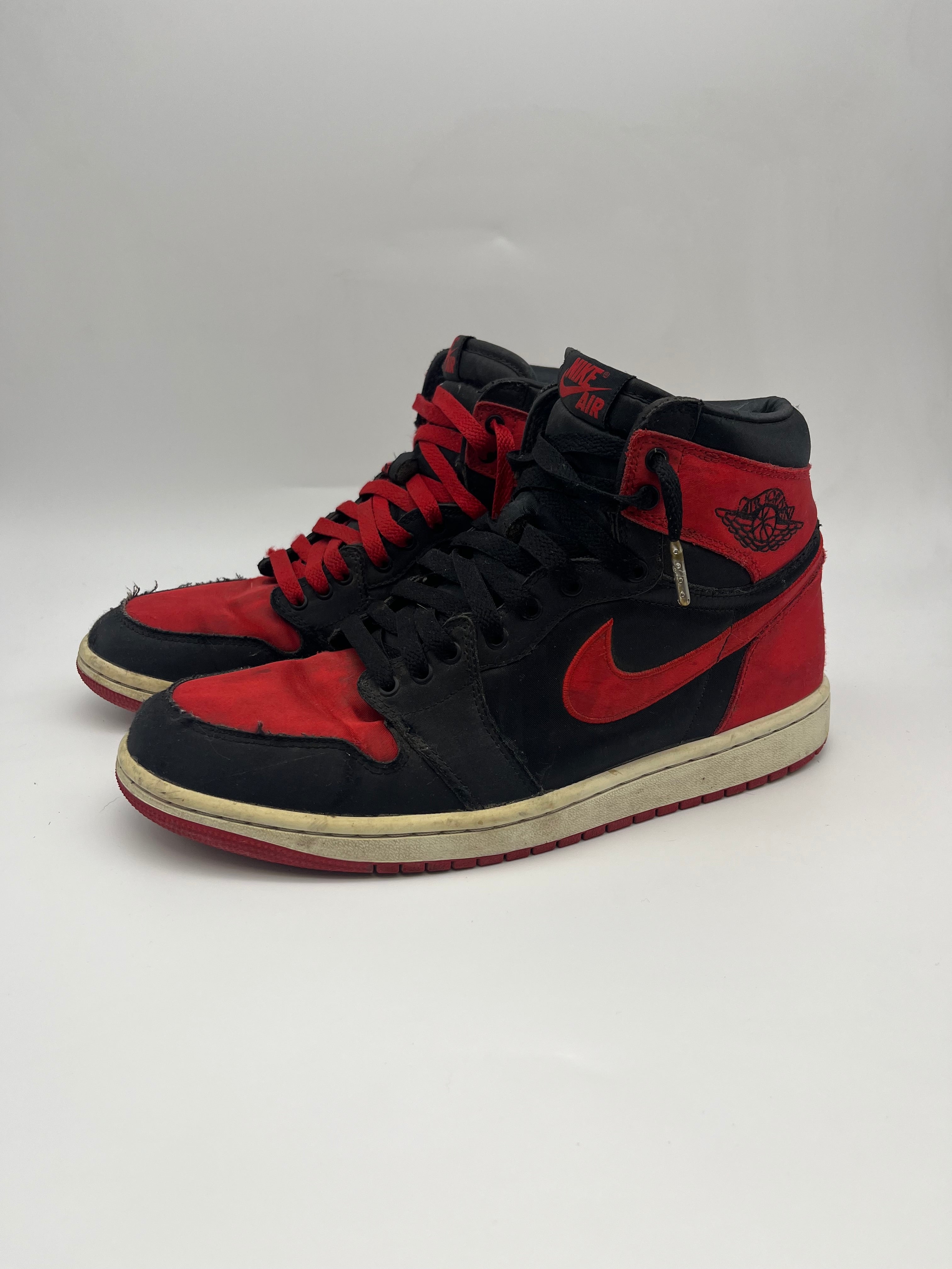 Használt - Jordan 1 High Satin Bred (42)