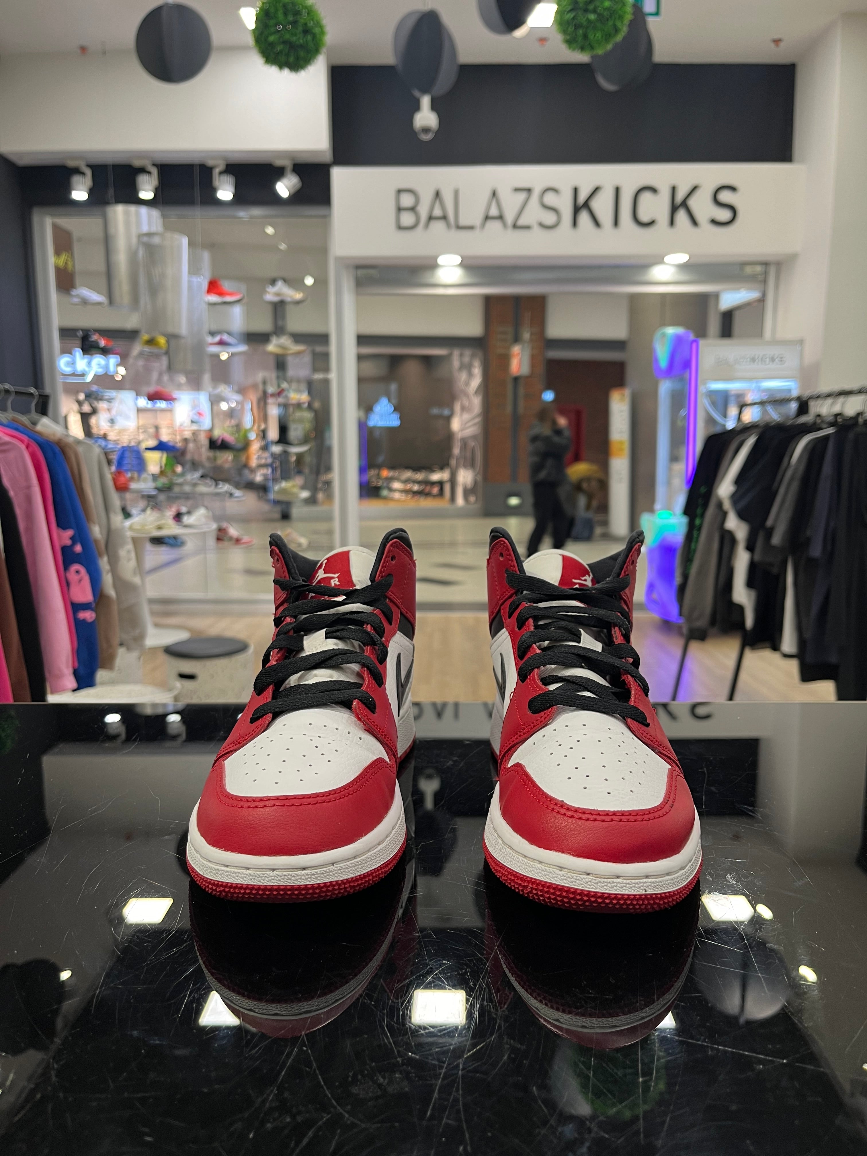 HASZNÁLT - Jordan 1 Mid Chicago 2020 (38)
