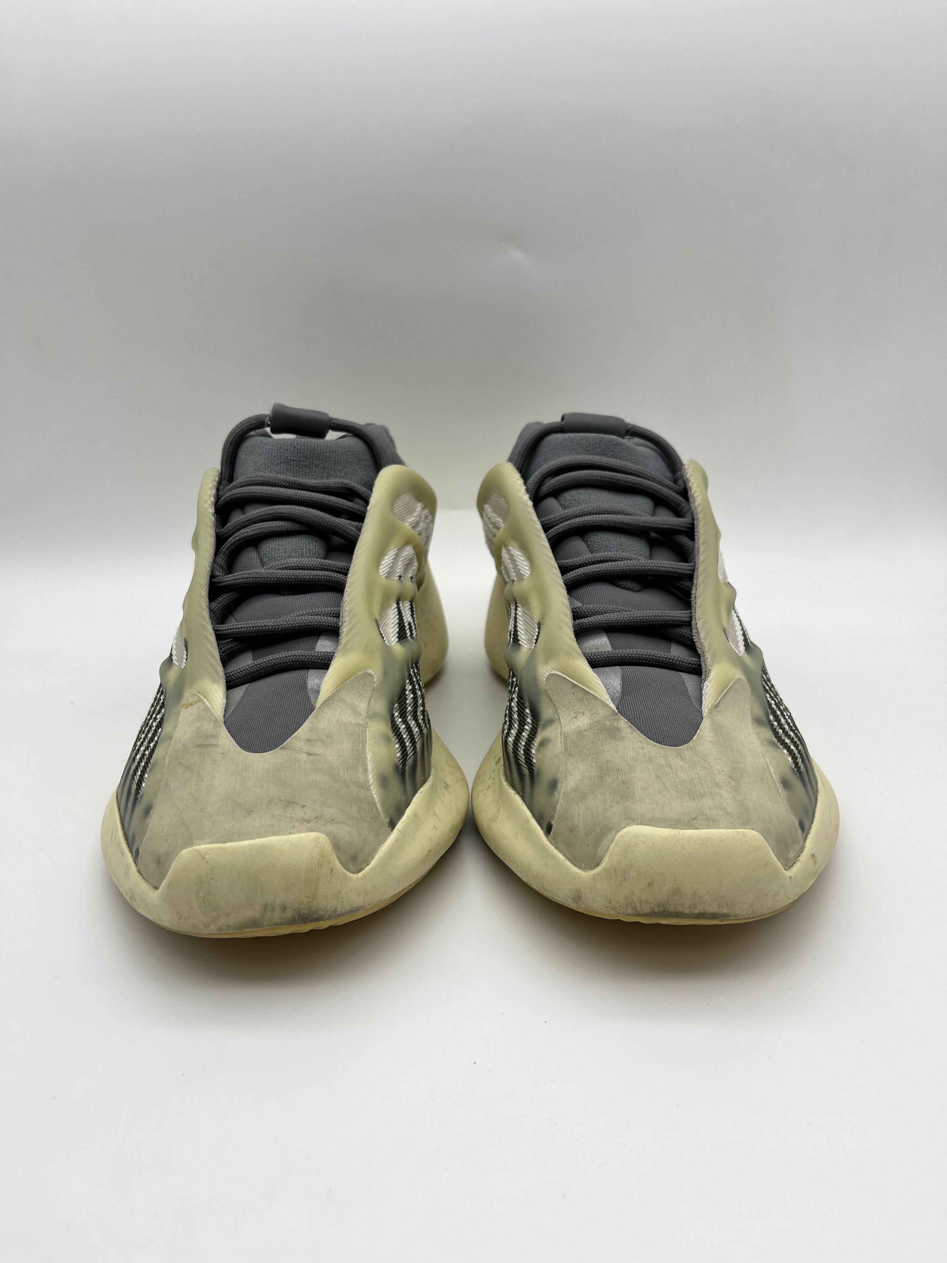 Használt - Yeezy 700 V3 Salt Fade (42 2/3)