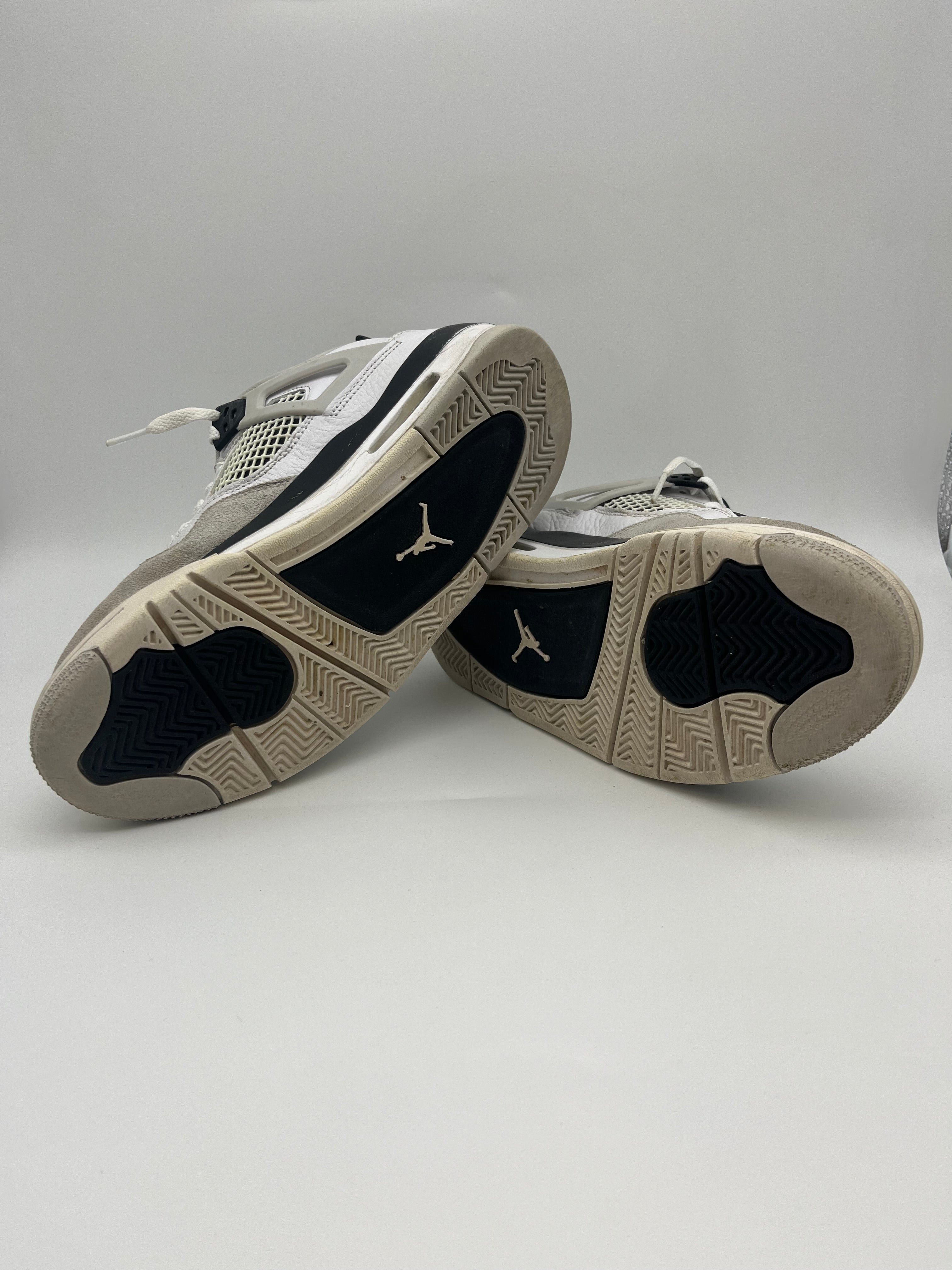 Használt - Jordan 4 MIlitary Blak (40)