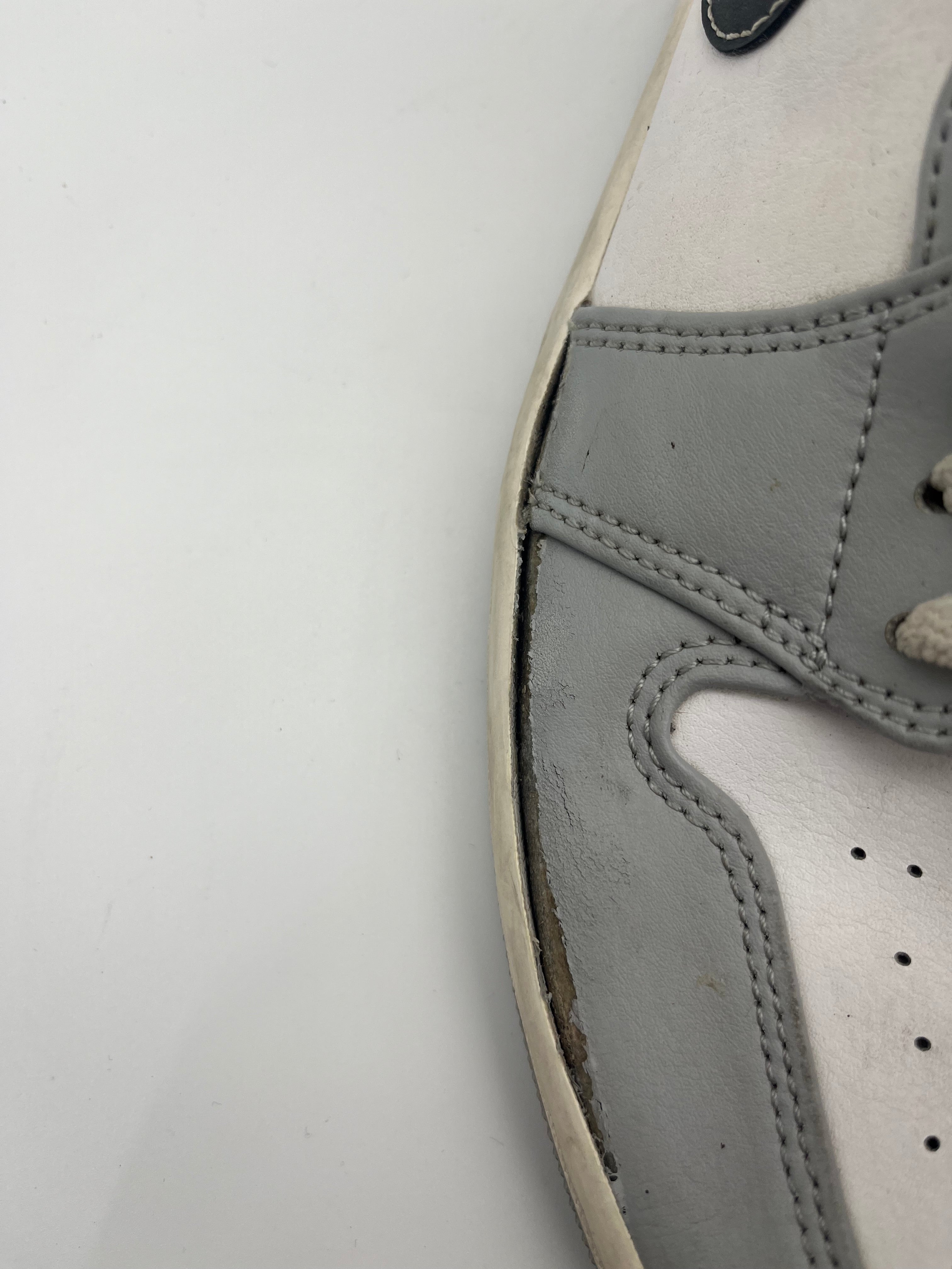 Használt - Jordan 1 Mid Light Smoke Grey (43)