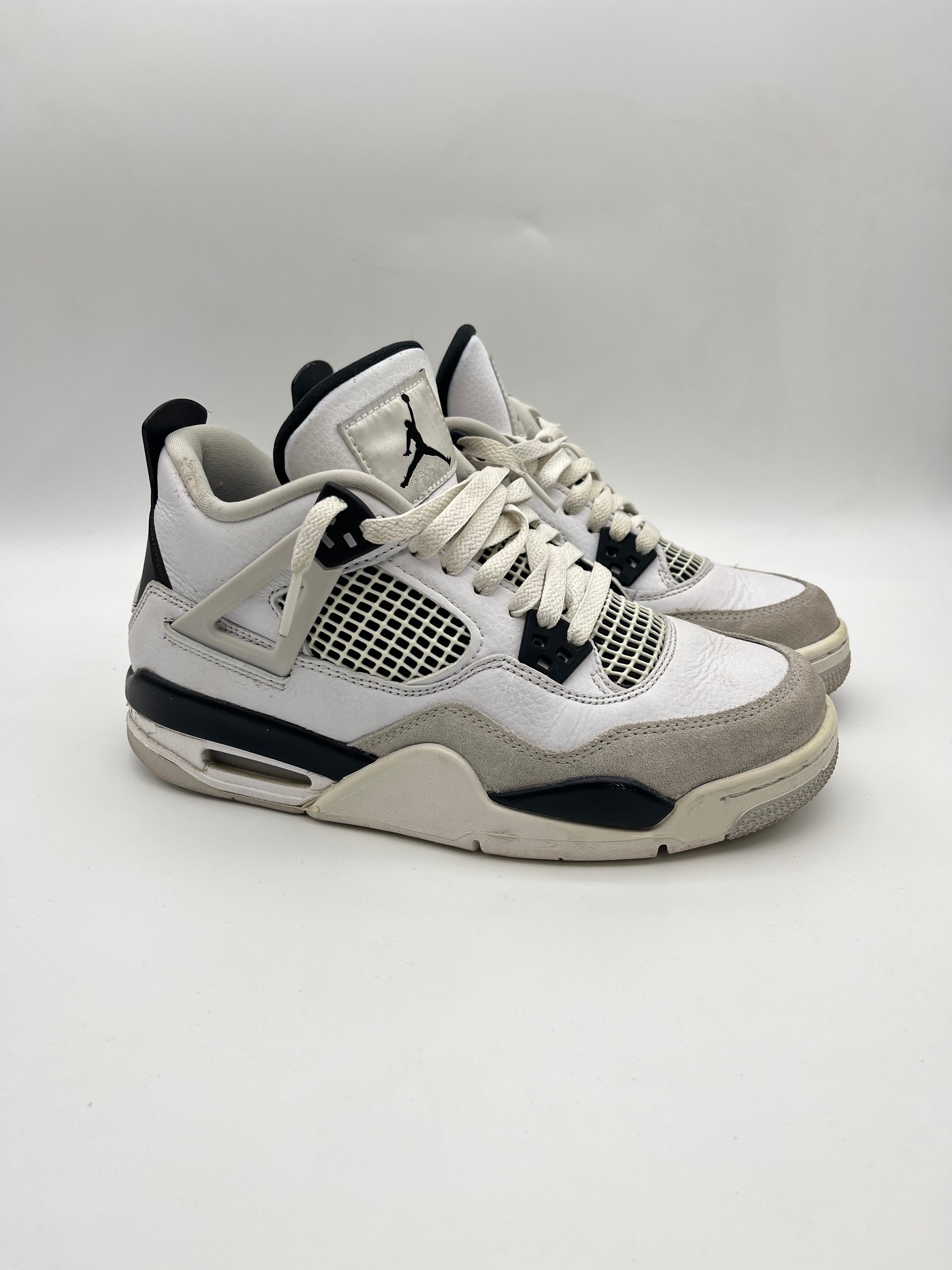Használt - Jordan 4 Military Black (38.5)