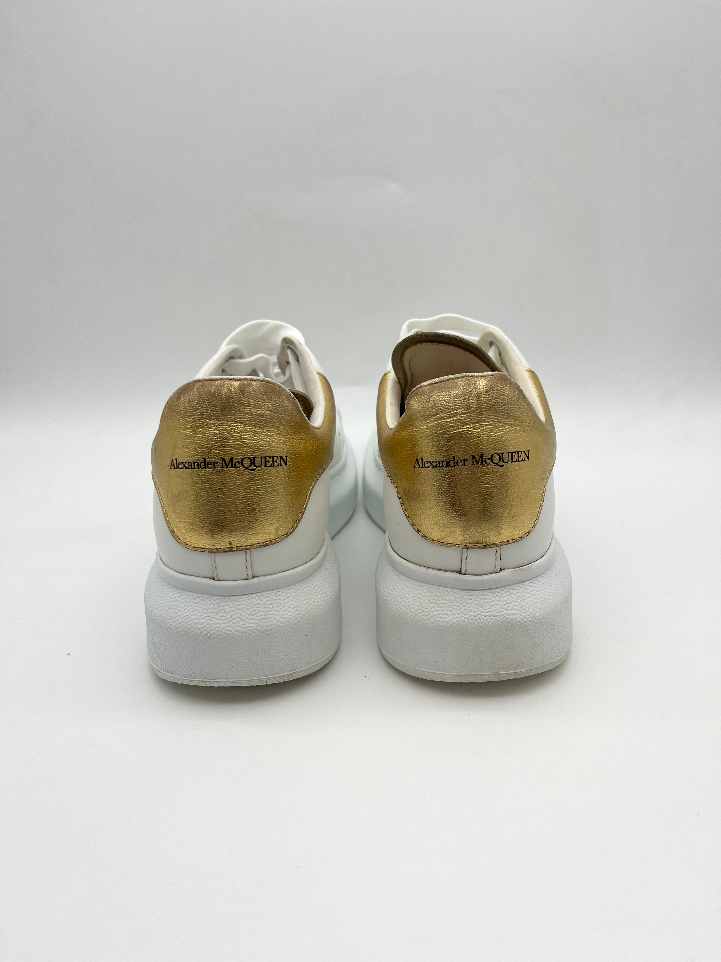 Használt - Alexander McQueen Gold Heel (38)