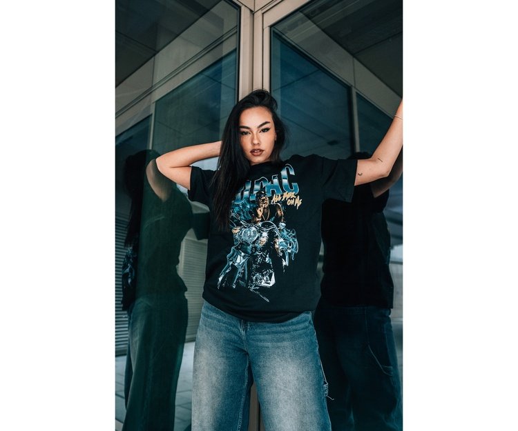 All Eyez On Me Anniversary Oversize Tee Black