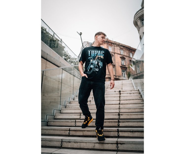 All Eyez On Me Anniversary Oversize Tee Black