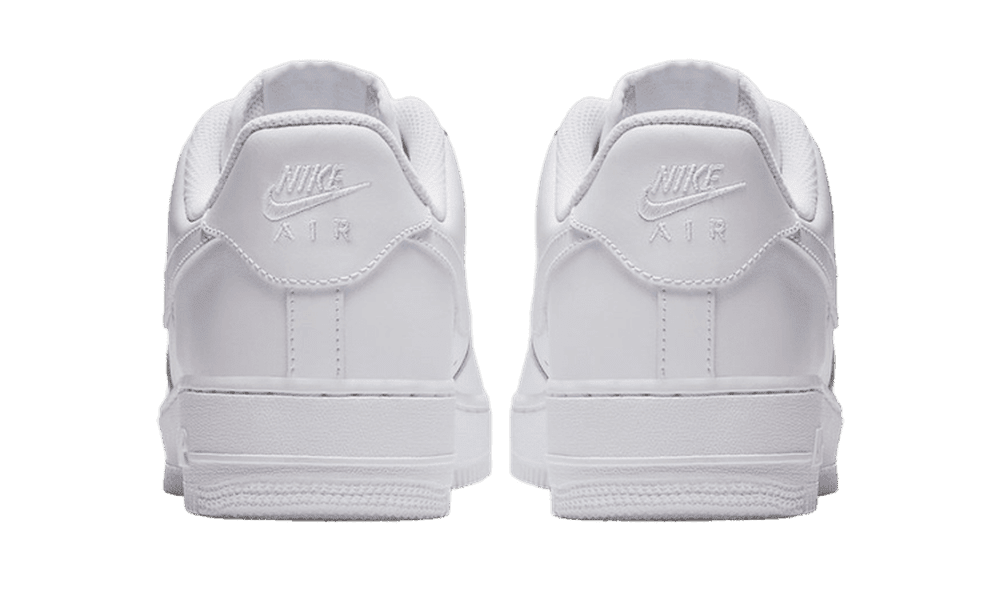 Nike Air Force 1 07 Triple White cipők hátulnézete.