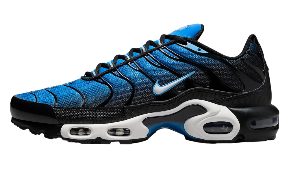 Nike Air Max Plus cipő kék színátmenettel és fekete részletekkel.