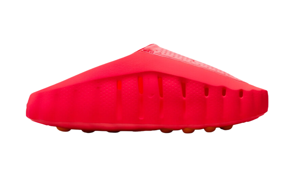 Nike Mind 001 Slide Solar Red sportpapucs élénk piros színben.