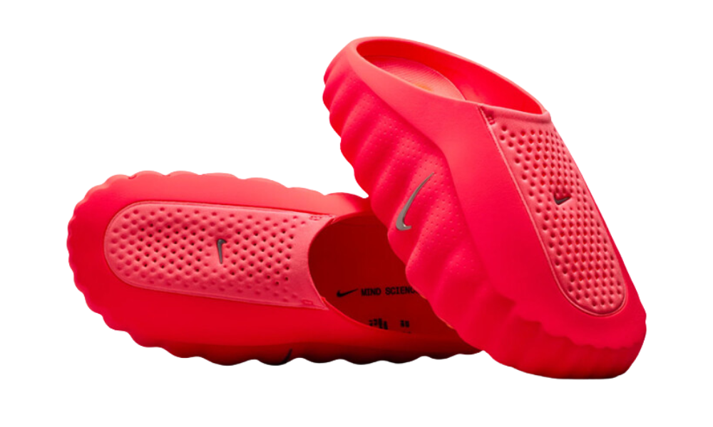 Nike Mind 001 Slide Solar Red sportpapucs élénk piros színben.