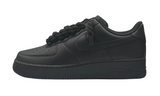 Nike Air Force 1 Low 07 fekete cipő fekete kötélfűzővel.
