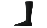 Fekete, zokni-szerű Yeezy POD lábbeli összecsukható felsőrésszel.