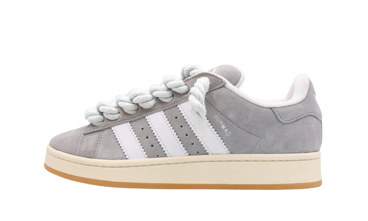 Szürke Adidas Campus 00s cipő fehér csomózott kötélfűzővel.