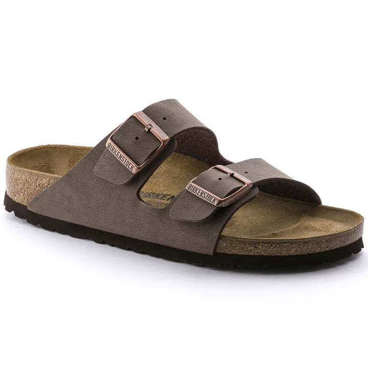 Birkenstock Arizona szandál mocha színben, két csatos pánttal.