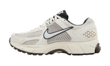 Nike Wmns Air Zoom Vomero 5 'Phantom' sportcipő, törtfehér színben.