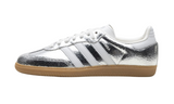 Női Adidas Samba OG ezüst metál repedezett bőr cipő gumitalppal.
