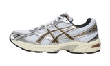 ASICS Gel-1130 White Clay Canyon futócipő ezüst és barna részletekkel.