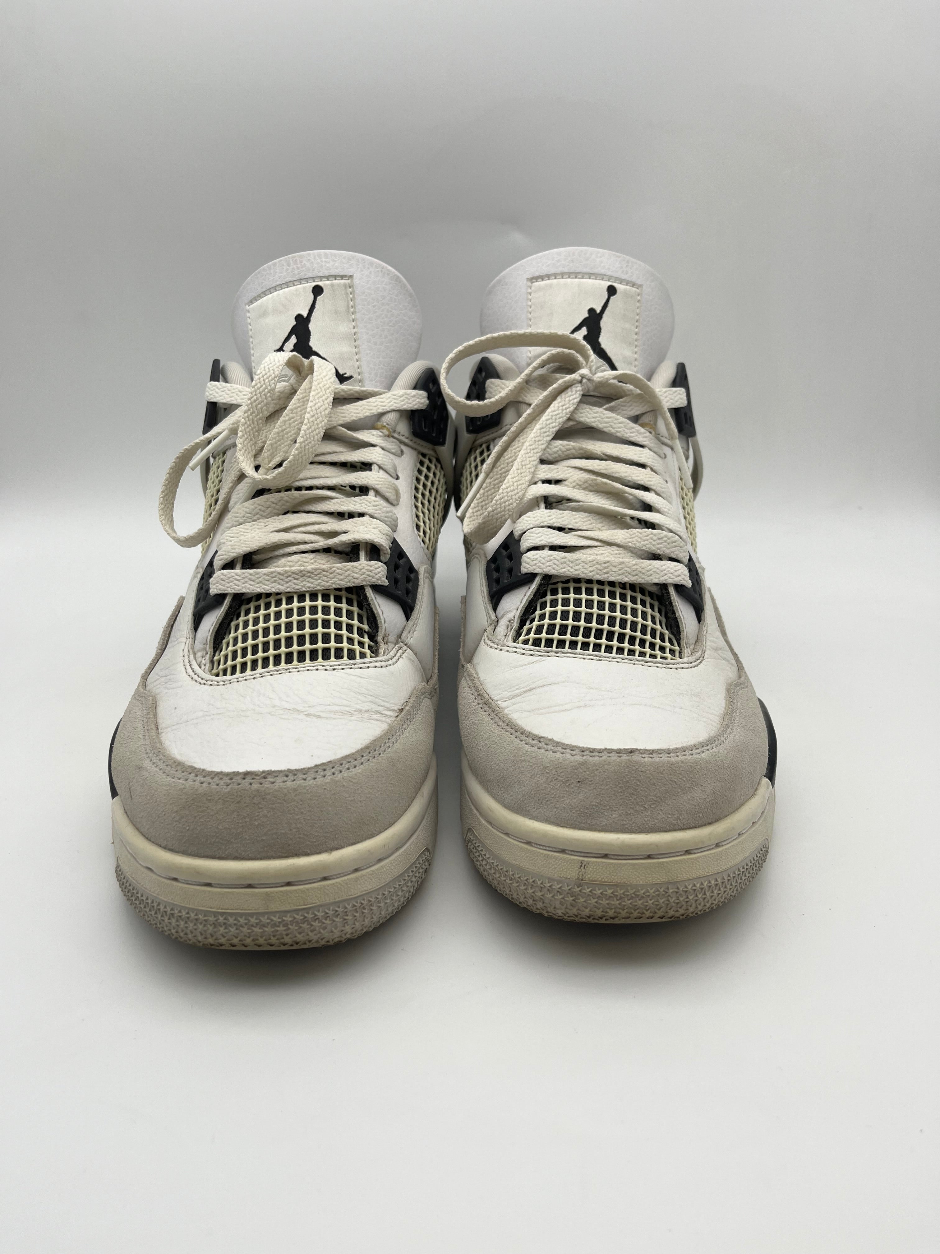 Használt - Jordan 4 Military Black (46)