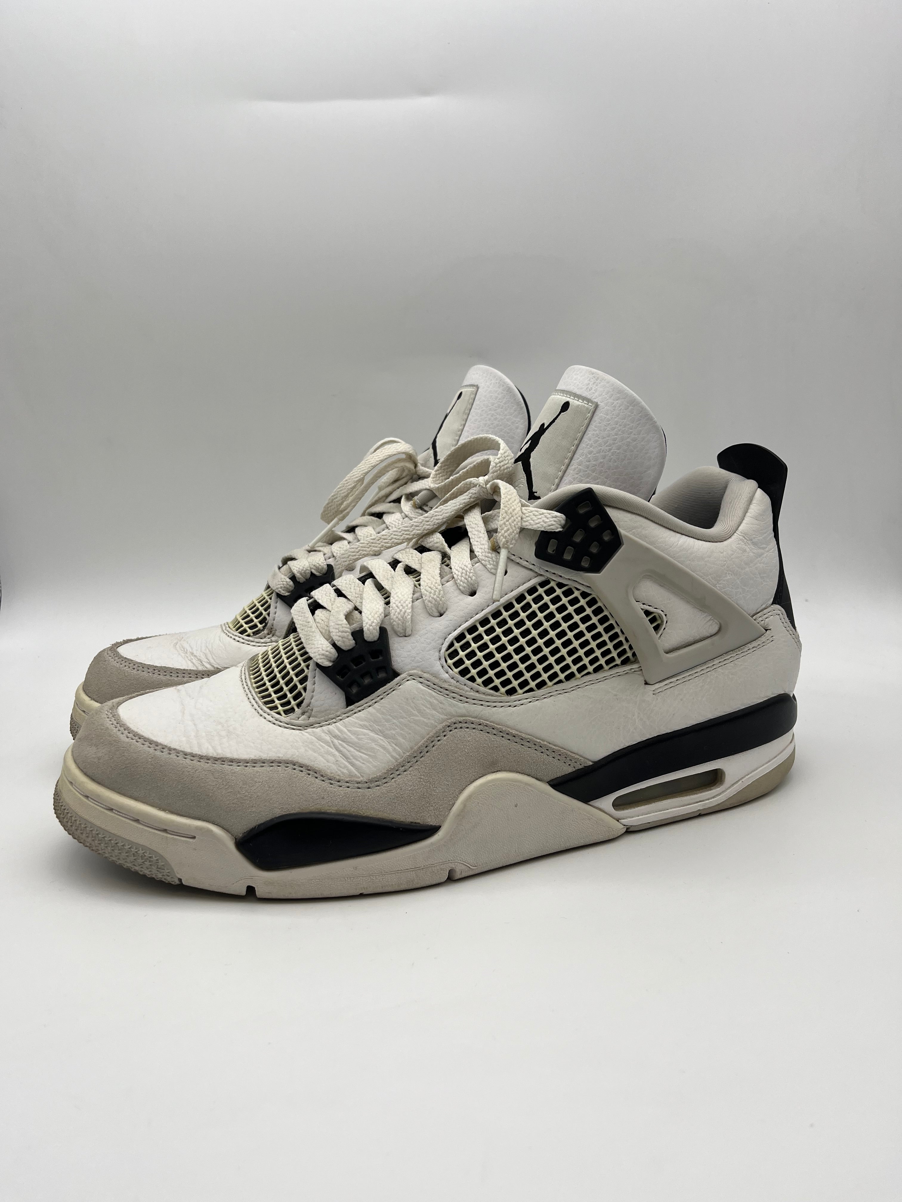Használt - Jordan 4 Military Black (46)