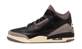 Fekete Jordan 3 Retro OG SP A Ma Maniére cipő szürke velúrral és lila érc részletekkel.