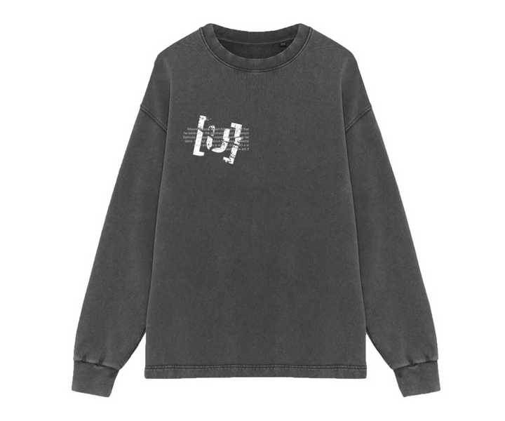 UNREAL Vision Crewneck Washed pulóver, mosott szürke színű, elöl felirattal.