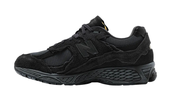 New Balance 2002R Protection Pack Phantom fekete szarvasbőr és hálós cipő.