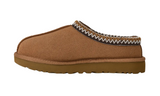 UGG Tasman II papucs gesztenyebarna színben, UGGbraid díszítéssel.