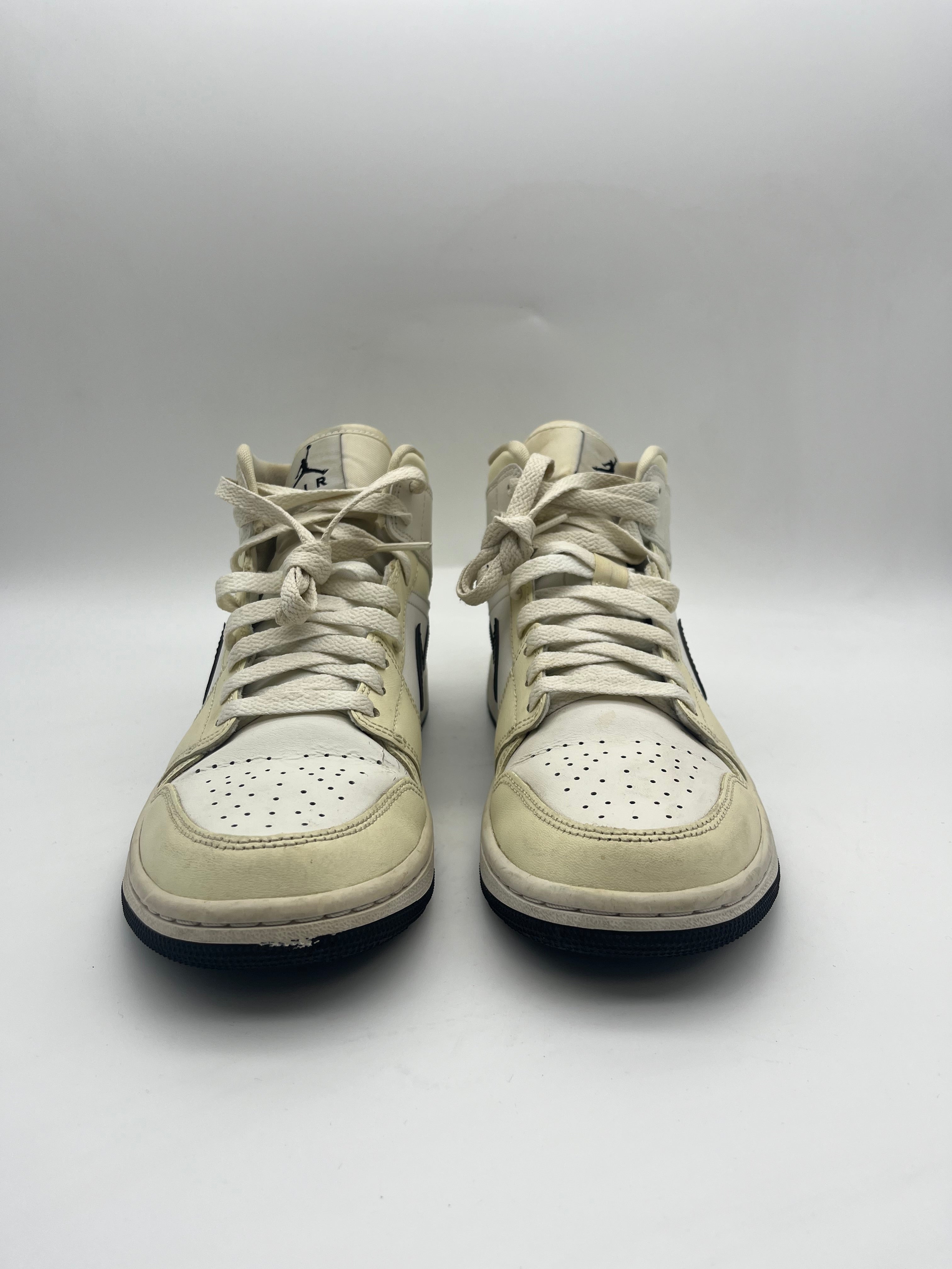 Használt - Jordan 1 Mid Coconut Milk (39)