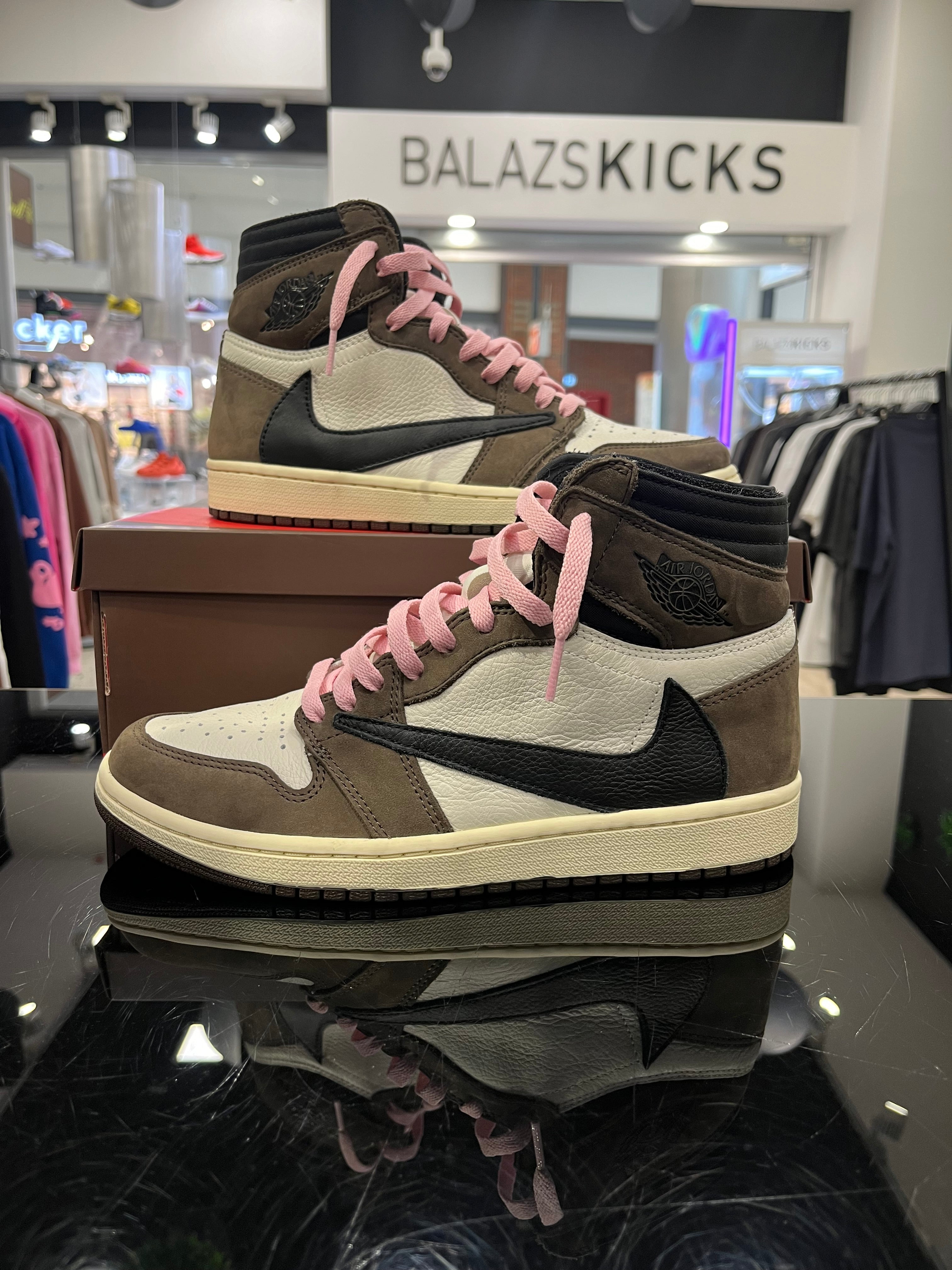 HASZNÁLT - Air Jordan 1 High Travis Scott Mocha (42)