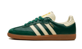 Adidas Samba OG Collegiate Green cipő krémszínű csíkokkal és gumitalppal.