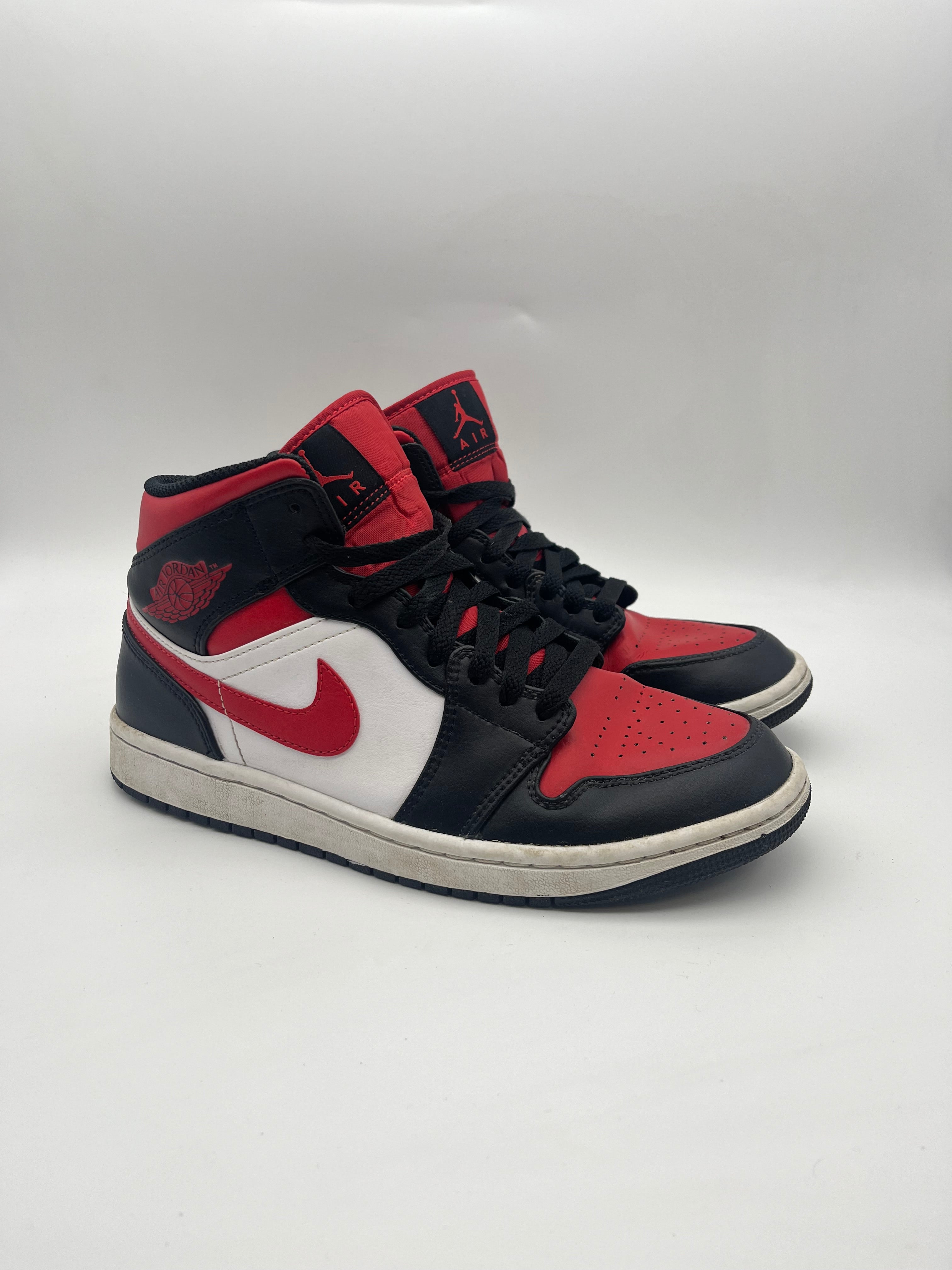 Használt - Jordan 1 Mid Gym Red (40.5)