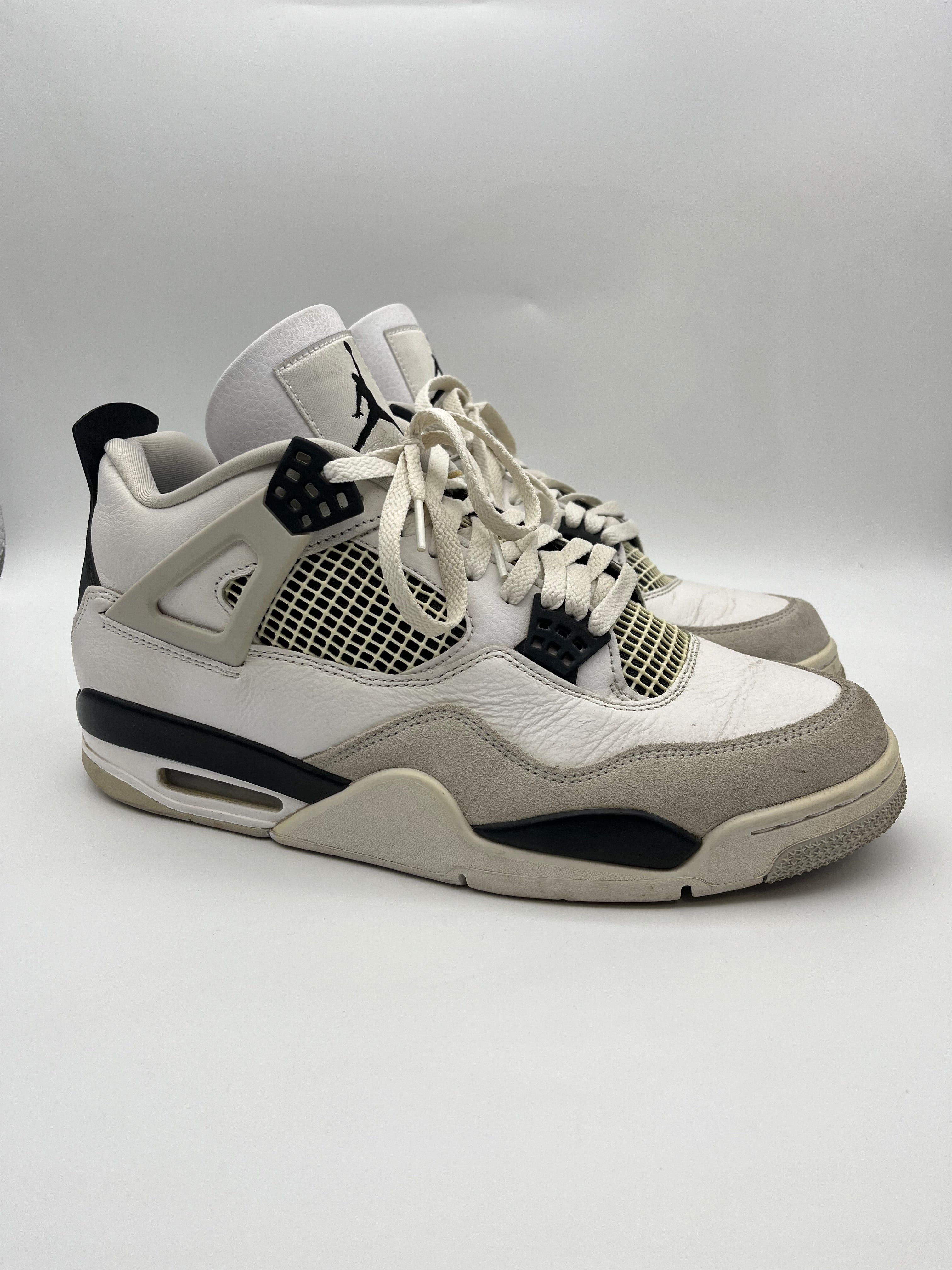Használt - Jordan 4 Military Black (46)