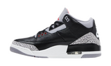 Air Jordan 3 Retro OG 'Black Cement' 2024 cipő fekete bőrrel és elefántmintával.