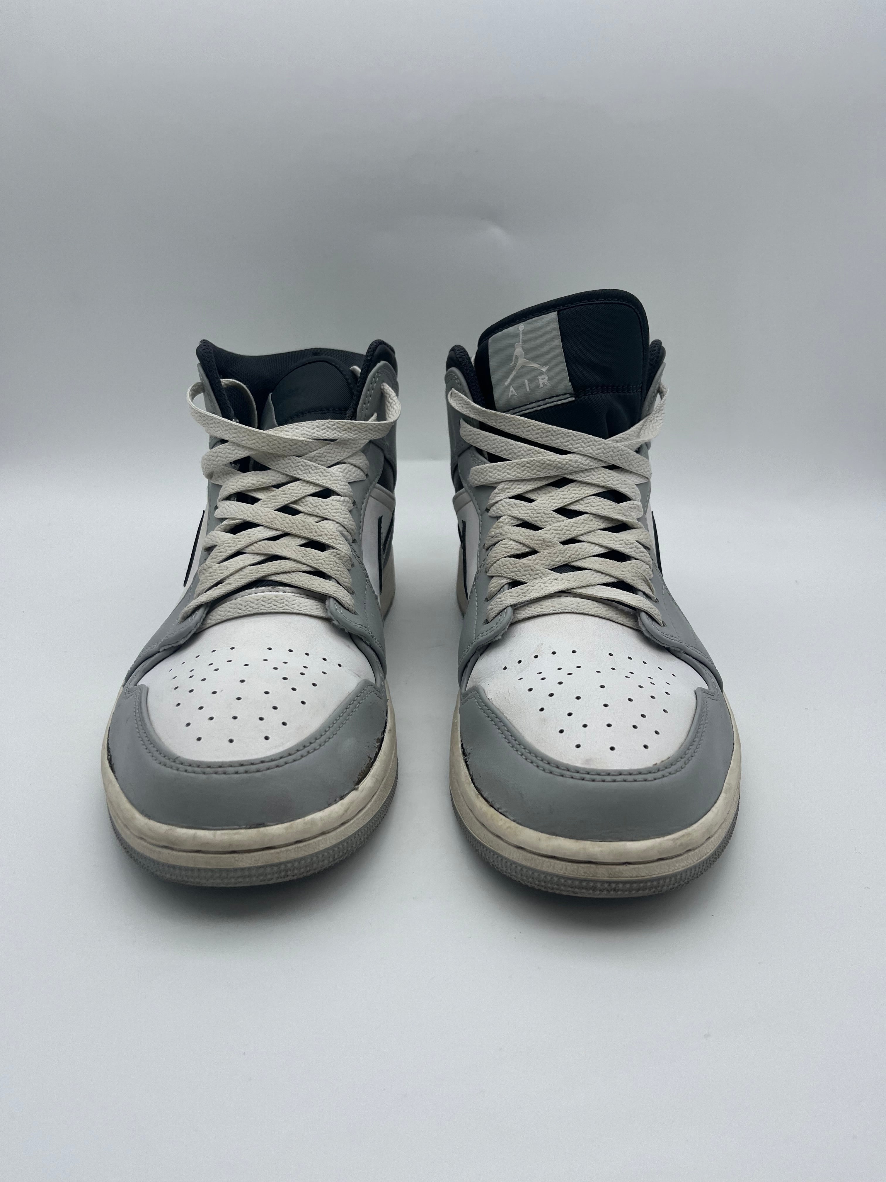 Használt - Jordan 1 Mid Light Smoke Grey (43)