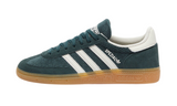 Adidas Handball Spezial cipő ásványzöld kordbársony és velúr felsőrésszel, fehér csíkokkal és gumitalppal.