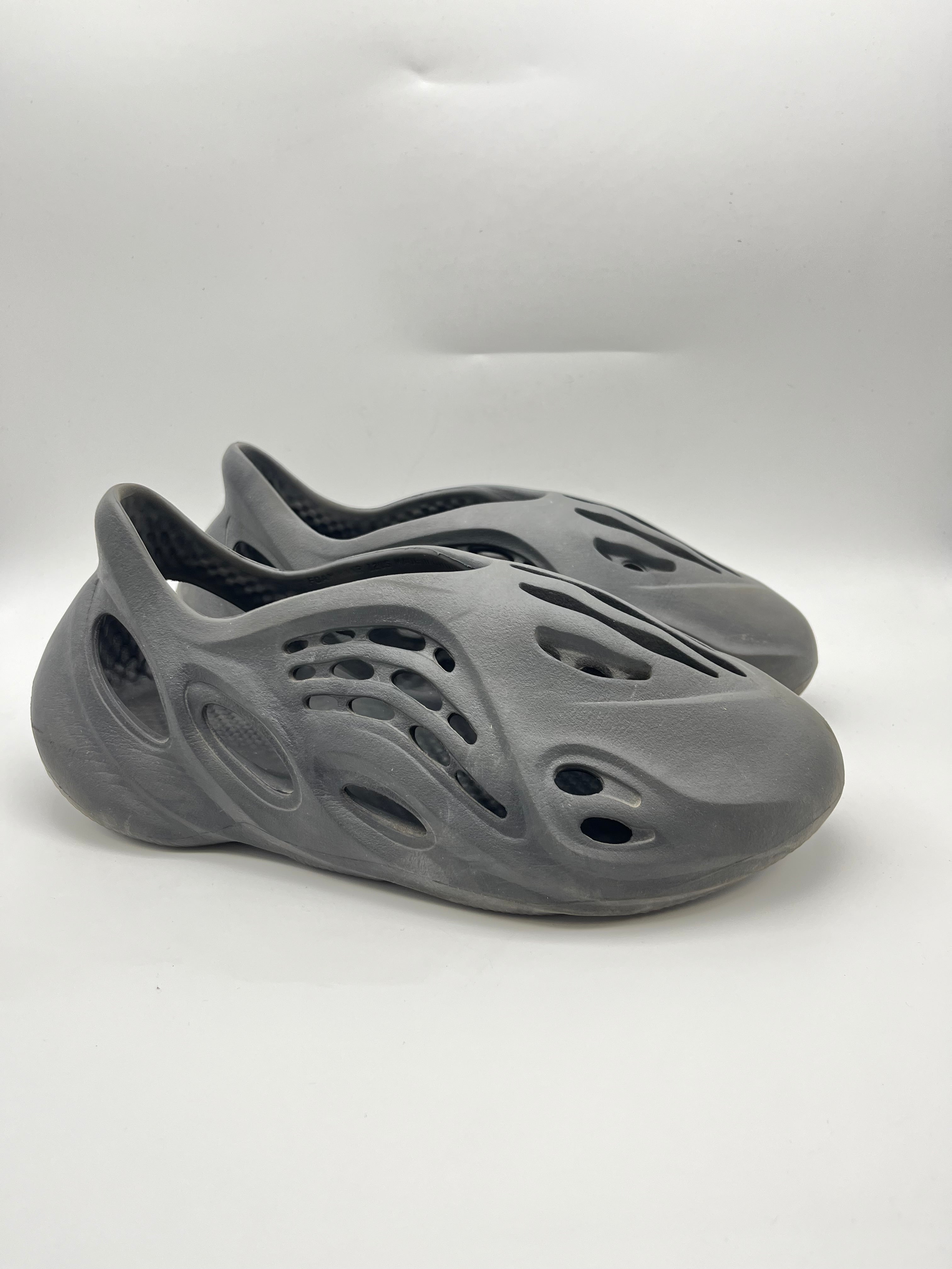 Használt - Yeezy Foam Rnnr Onyx (46)