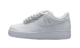 Fehér Nike Air Force 1 cipő vastag kötélfűzővel.