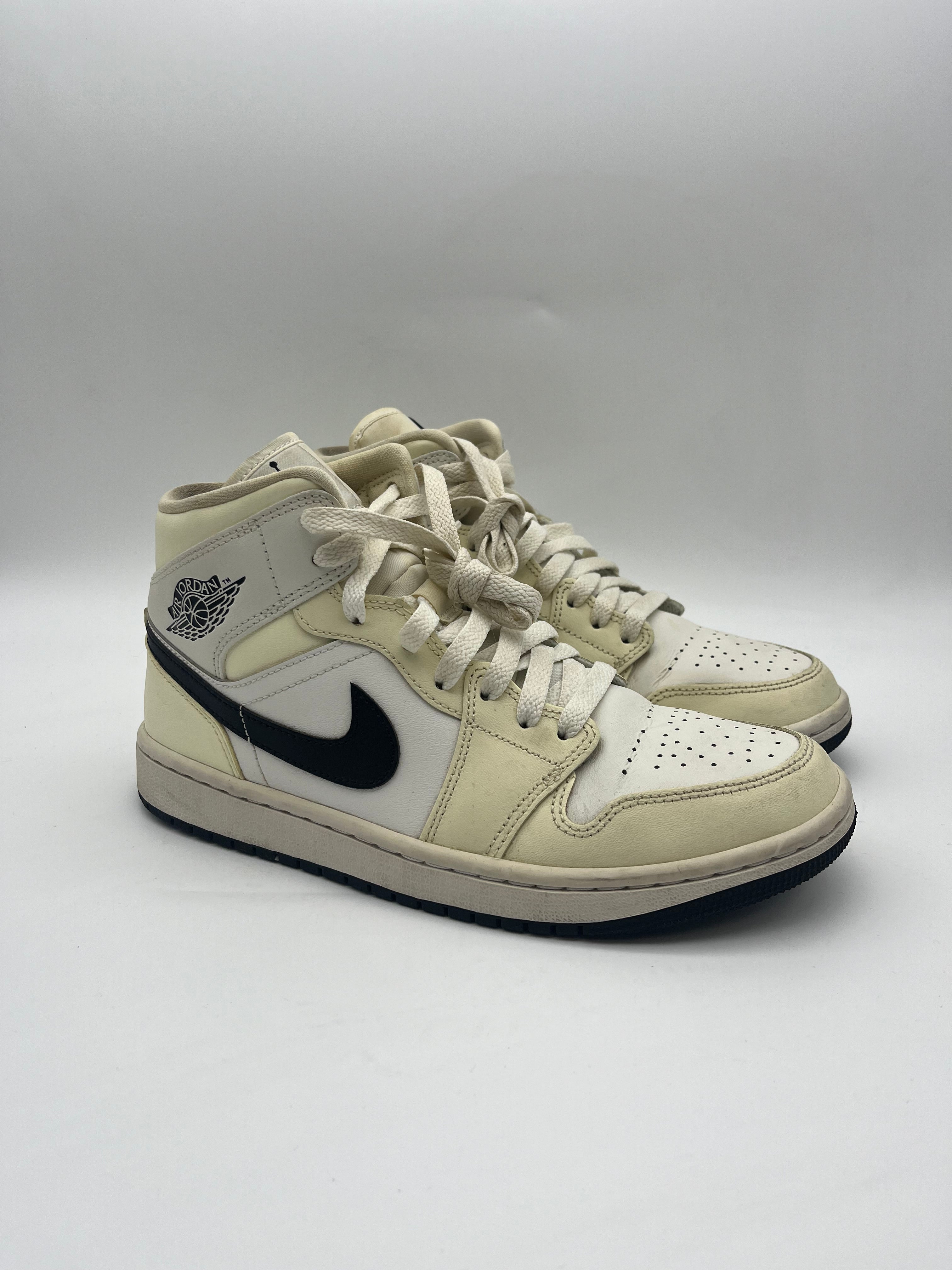 Használt - Jordan 1 Mid Coconut Milk (39)