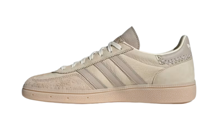 Adidas Handball Spezial Cream White Beige cipő nubuk szarvasbőr felsőrésszel és gumitalppal.