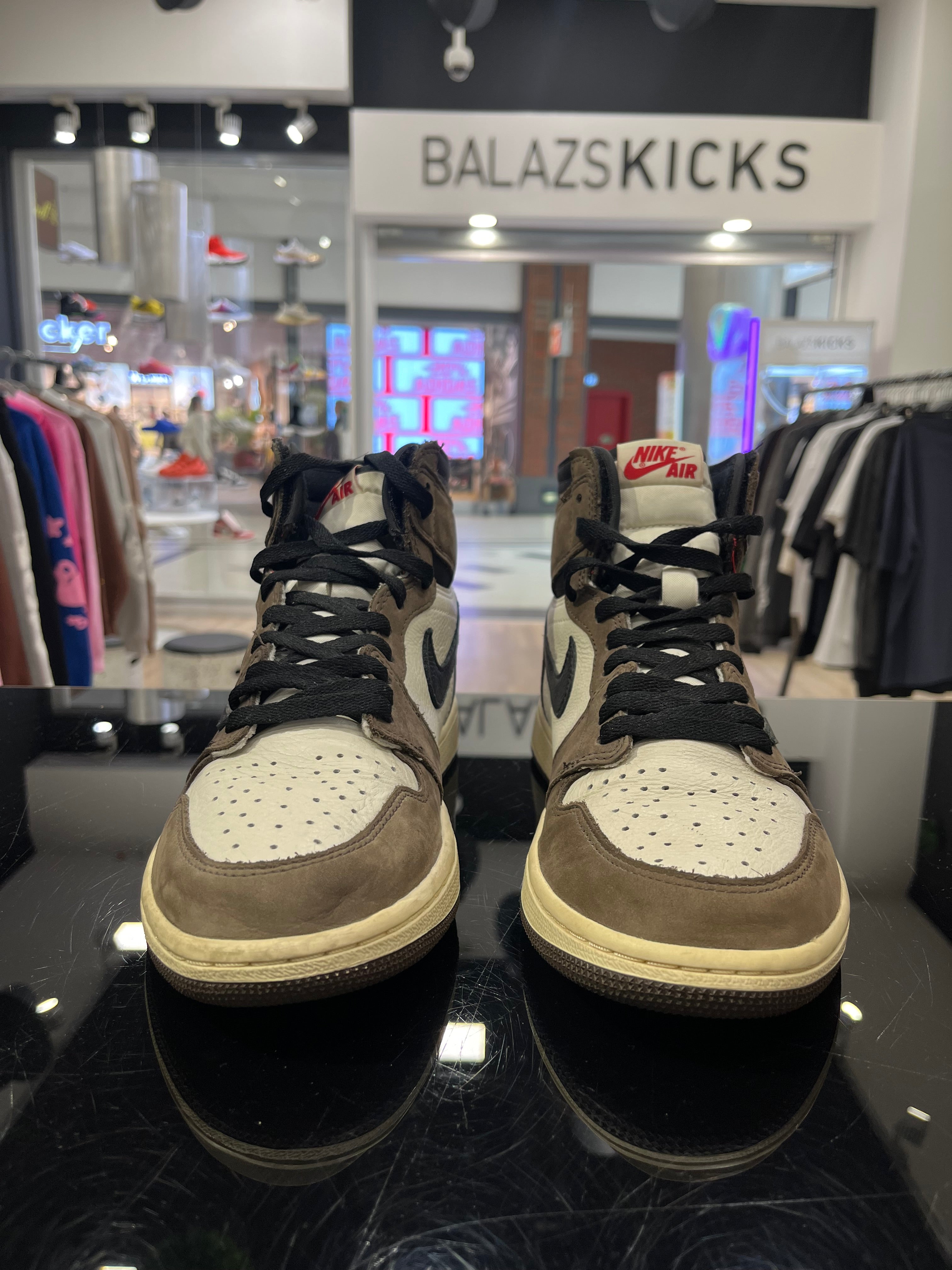 HASZNÁLT - Air Jordan 1 High Travis Scott Mocha (43)