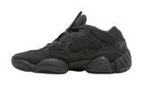 adidas Yeezy 500 Utility Black fekete hálós és velúr felsőrésszel.