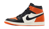 Jordan 1 Retro High OG Shattered Backboard (2025) cipő narancssárga, fekete és fehér színben.