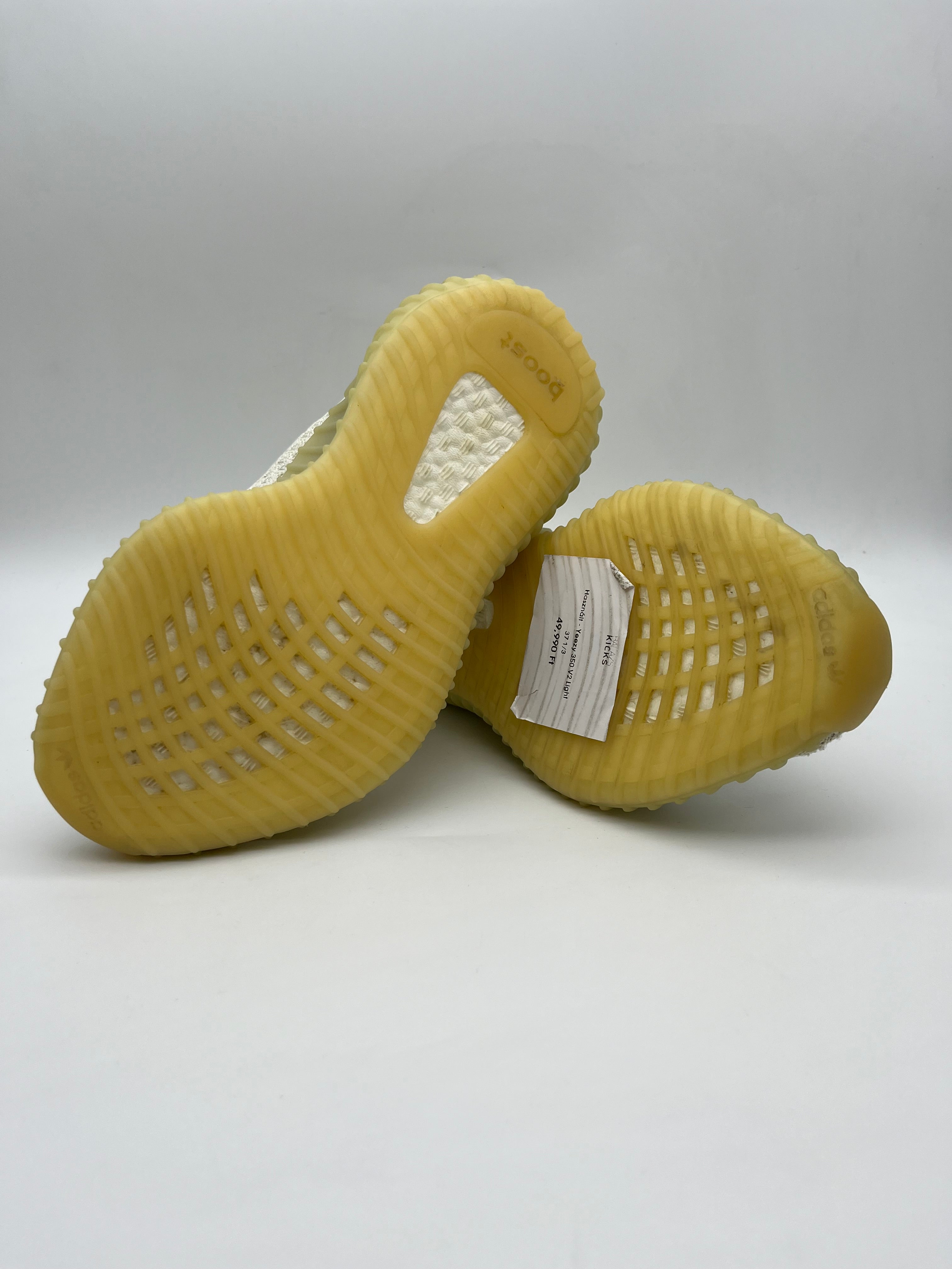 Használt - Yeezy 350 V2 Light (36)
