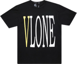 Fekete Vlone póló sárga és fehér felirattal.