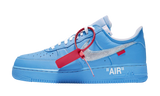 Világoskék Nike Air Force 1 Low "MCA" cipő piros füllel és ezüst Swoosh-szal.