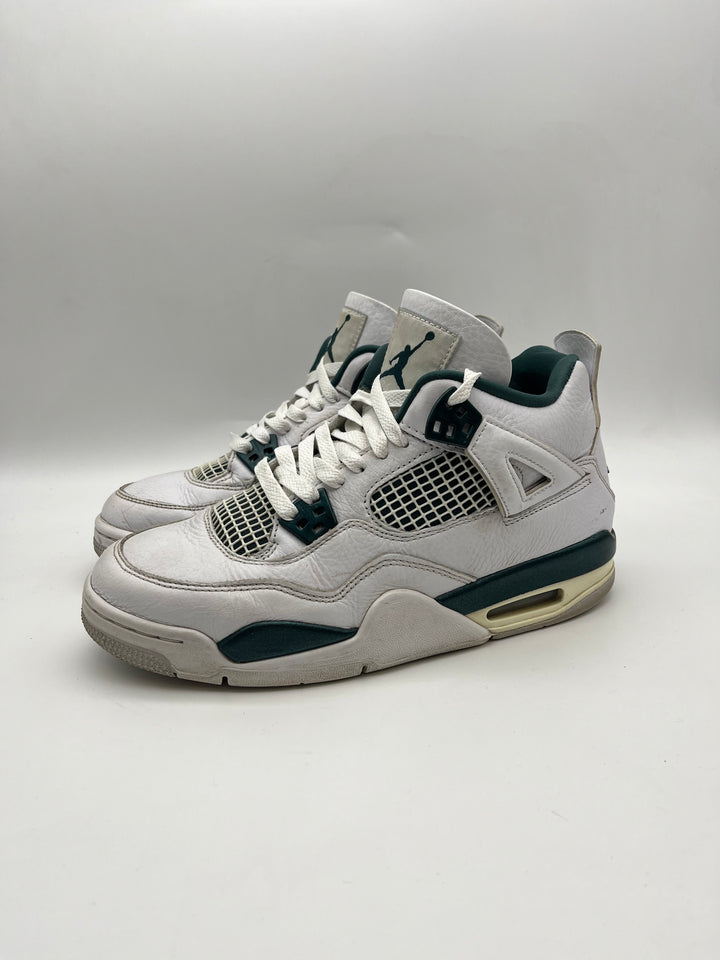 Használt Jordan 4 Oxidized Green cipő fehér és zöld színben.