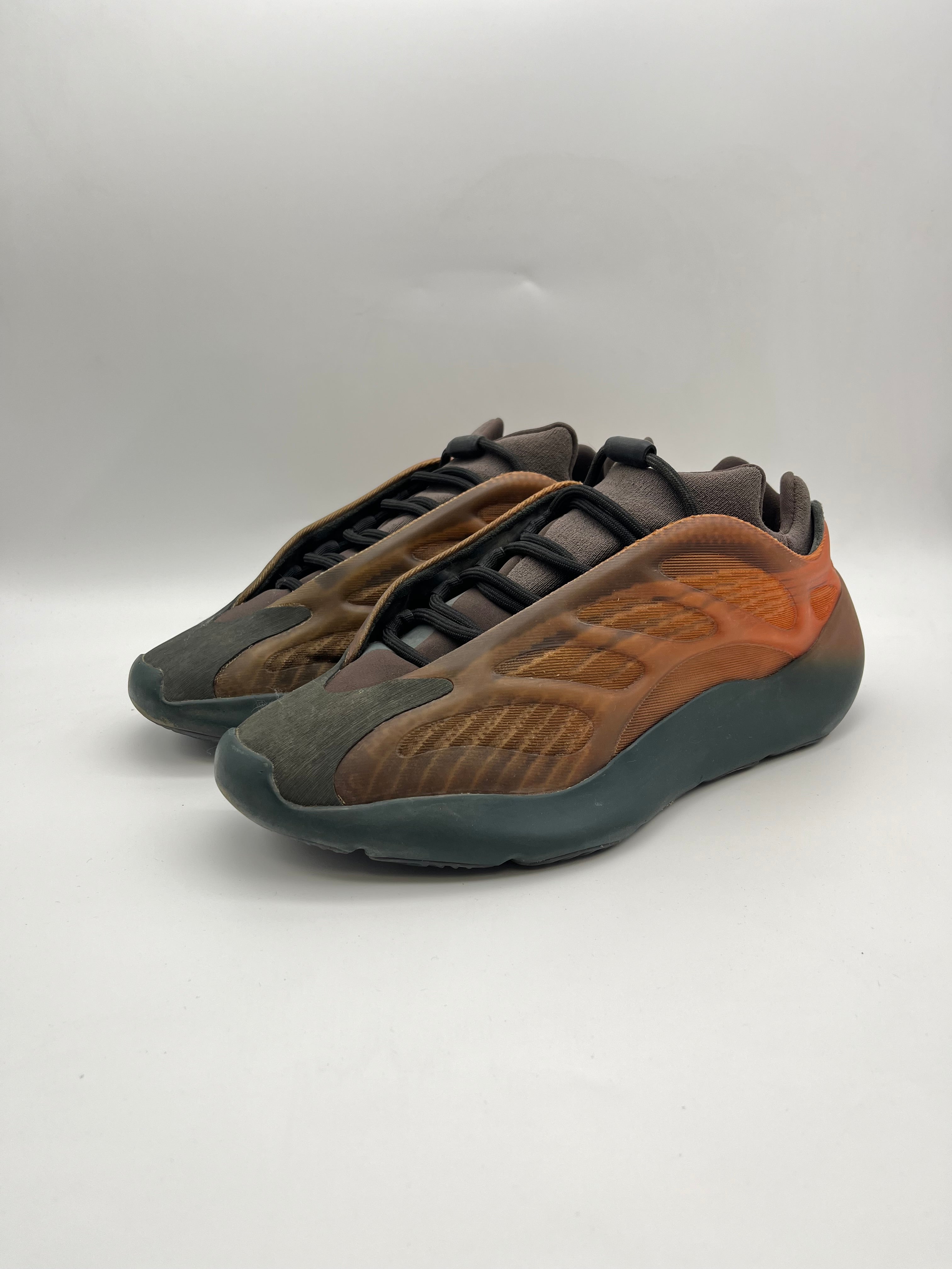 Használt - Yeezy 700 V3 Copper Fade (43 1/3)