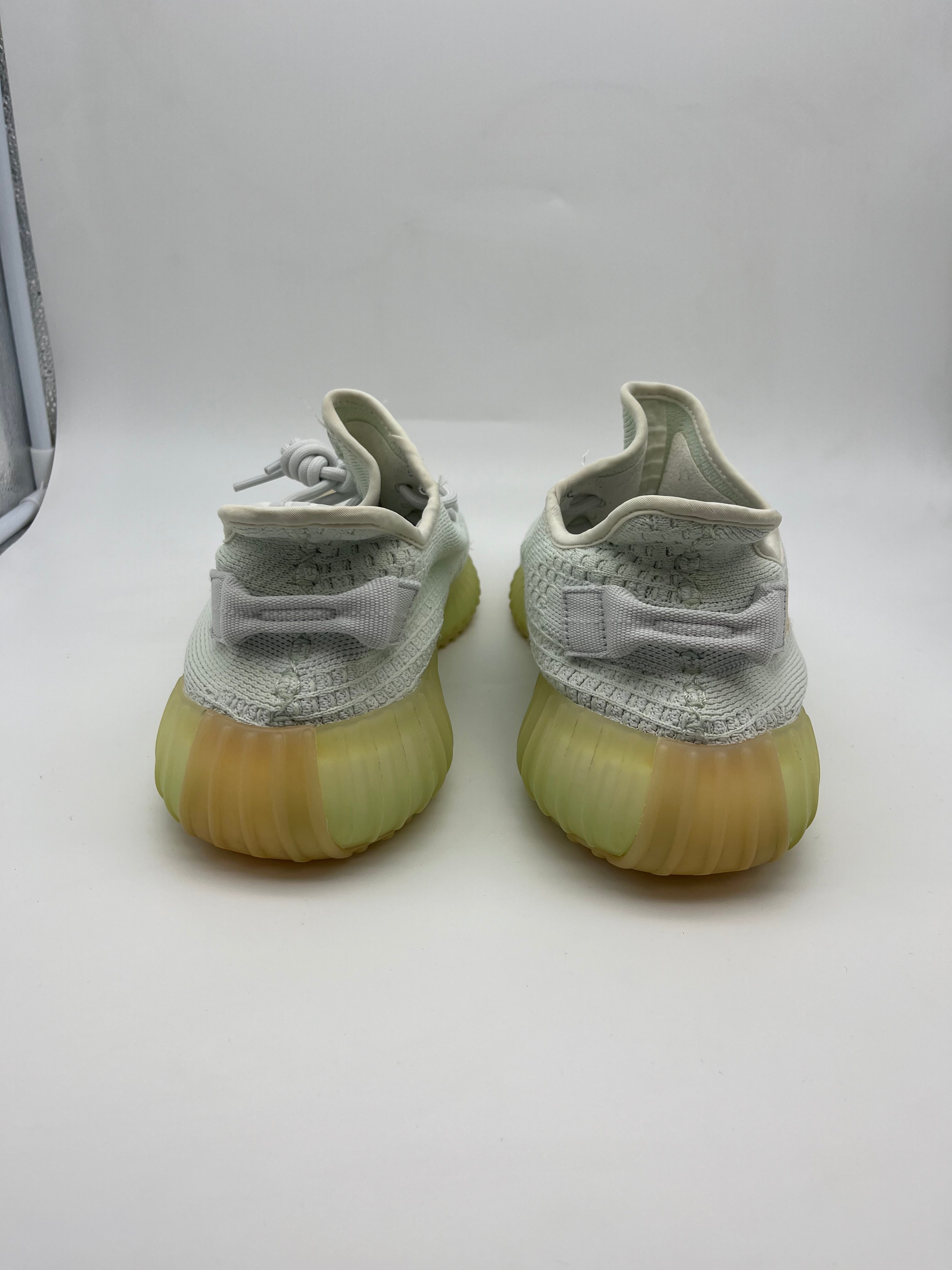 Használt - Yeezy 350 V2 Hyper Space (46 2/3)