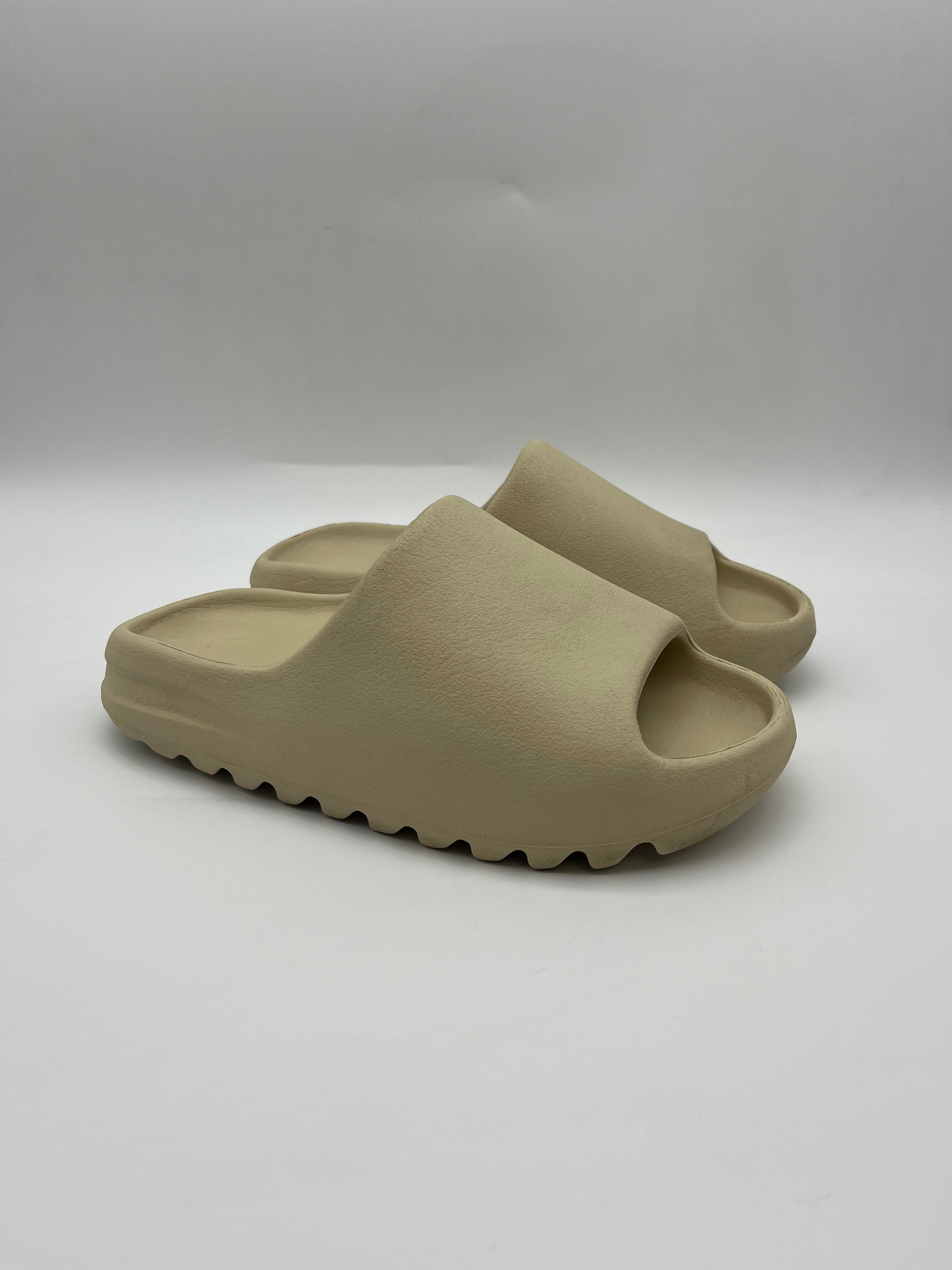 Használt - Yeezy Slide Bone (39)
