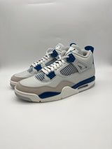 Használt Jordan 4 Military Blue cipő.