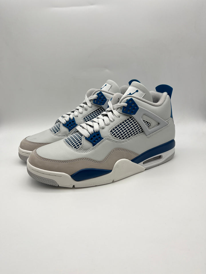 Használt Jordan 4 Military Blue cipő.